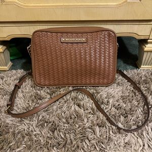 Micheal Kors woven crossbody purse